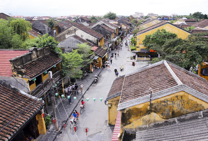 Phố cổ Hội An (Quảng Nam) hình thành từ thế kỷ 17 với nét đặc trưng là những ngôi nhà cột gỗ, mái ngói âm dương, tường quét vôi vàng. Tháng 12/1998, UNESCO đã công nhận đô thị cổ Hội An là di sản văn hóa thế giới. 