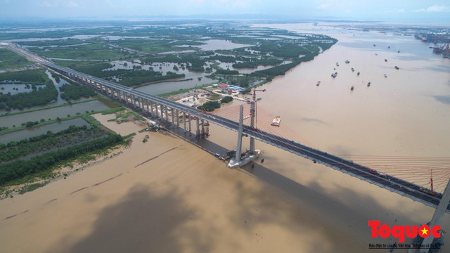 Cầu Bạch Đằng (Hải Phòng) sau khi được đưa vào sử dụng sẽ rút ngắn quãng đường từ Hà Nội đi Quảng Ninh chỉ còn 1,5 tiếng đồng hồ.
