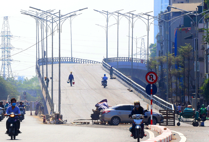 Sau 1 năm thi công, cầu vượt nút giao An Dương - Thanh Niên (Hà Nội) với tổng mức đầu tư hơn 300 tỷ đồng sẽ chính thức thông xe vào ngày 7/10.