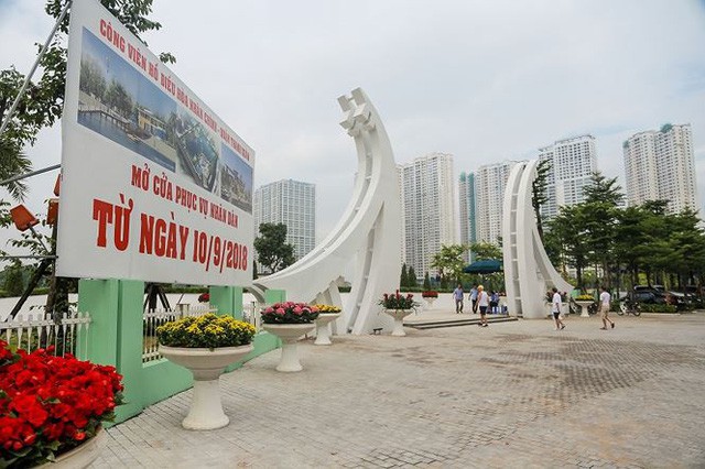 Công viên có tổng mức đầu tư 300 tỷ đồng với hồ điều hòa Nhân Chính (quận Thanh Xuân) chính thức mở cửa phục vụ nhân dân sau nhiều năm "đắp chiếu".