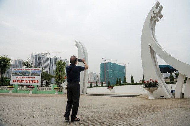 Hôm qua 10/9, công viên hồ điều hòa Nhân Chính (quận Thanh Xuân, Hà Nội) đã đi vào hoạt động, mở cửa cho người dân sau hơn 2 năm "đắp chiếu".