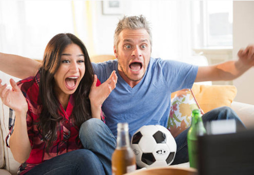 Cười ngất với loạt ảnh chế về sự thật khi các chị em khi xem World Cup