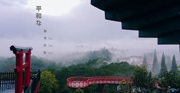 Đà Lạt xuất hiện "cổng trời" đẹp lộng lẫy cứ ngỡ trong phim cổ trang Hồng Kông