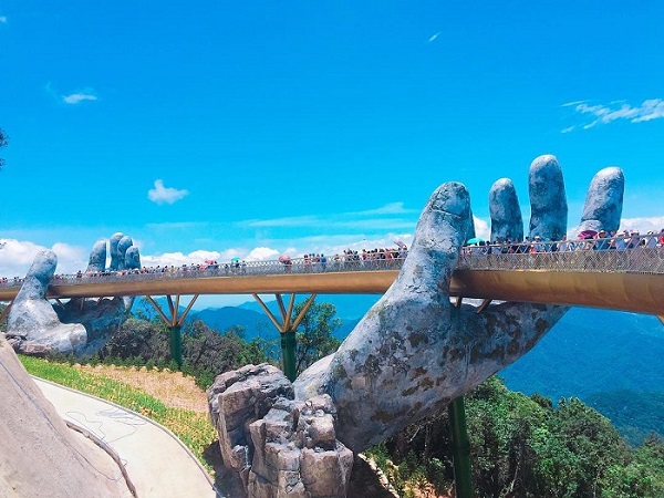 Cận cảnh cây Cầu Vàng với hai bàn tay khổng lồ tại Đà Nẵng đang khiến dân tình điên đảo