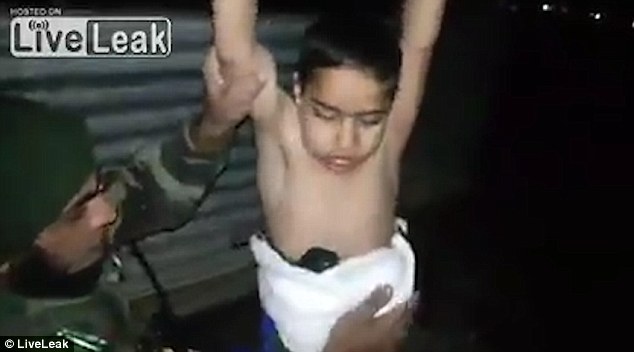 Lính Iraq bắt sống kẻ đánh bom liều chết mới 7 tuổi