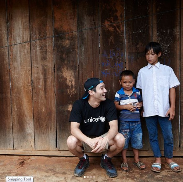 Ngay sau khi xuất ngũ, Choi SiWon (Super Junior)  đã có mặt trong chuyến từ thiện cho UNICEF tại trường Phổ thông dân tộc bán trú THCS xã Đắk Na, huyện Tư Mơ Rông, tỉnh Kon Tum.