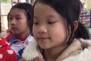 Bé gái 9 tuổi lẩy Kiều, hát dân ca khiến cư dân mạng "thả tim" hết cỡ