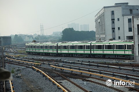 Ông Vũ Hồng Phương - Phó giám đốc phụ trách Ban Quản lý dự án đường sắt (Bộ Giao thông Vận tải) cho biết, mỗi đoàn tàu chạy cách nhau 10 phút và được vận hành qua hệ thống điều khiển tự động.
