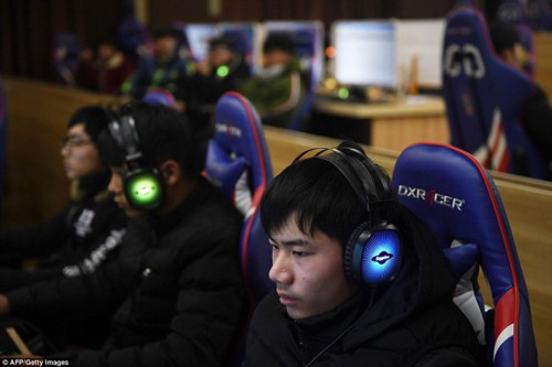 Trường kỹ thuật Lanxiang (tỉnh Sơn Đông, Trung Quốc) mở khóa học “eSport và Quản lý” trị giá gần 50 triệu đồng nhằm giúp thanh thiếu niên có cơ hội làm việc trong ngành công nghiệp game trị giá 3,7 nghìn tỉ đồng của Trung Quốc.