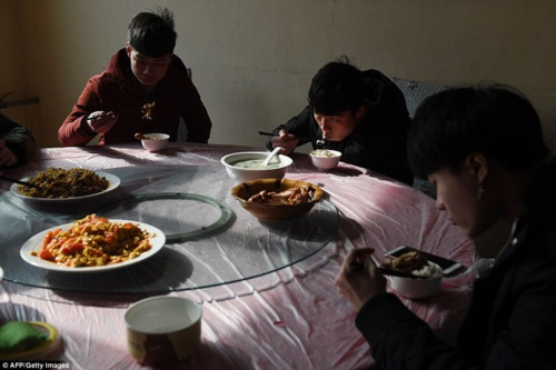 Một bữa ăn của các học viên trường Lanxiang.
