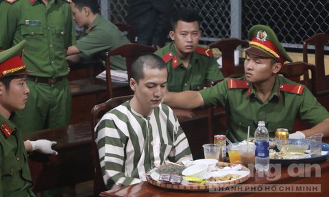 Sau khi Toà phúc thẩm tuyên y án tử hình, tử tù Nguyễn Hải Dương, kẻ sát hại cả gia đình bạn gái gồm 6 người, đã có đơn xin được thi hành án sớm.