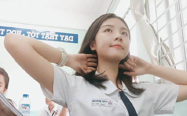 Nữ sinh trường THPT Phú Nhuận "chói sáng" trong bộ đồng phục, "cướp" danh xưng “thiên thần học đường”