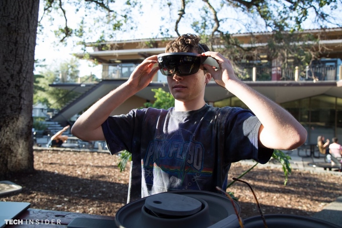Công nghệ thực tế ảo đang là một trào lưu tại đây. Nhiều sinh viên tham gia tích cực vào câu lạc bộ Rabbit Hole VR. 