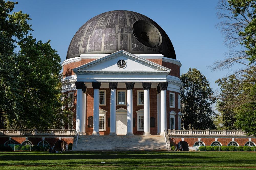 11. Đại học Virginia (Charlottesville, bang Virginia, Mỹ): Được thành lập bởi Thomas Jefferson, tác giả Bản Tuyên ngôn độc lập Hoa Kỳ, UVA được UNESCO công nhận là Di sản thế giới. Khuôn viên trường rộng hơn 680 ha với kiến trúc mang phong cách Palladian.