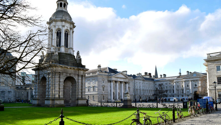 14. Đại học Trinity (Dublin, Ireland): Trinity là trường đại học lâu đời nhất của Ireland. Thư viện Old, biểu tượng của trường thành lập bởi Nữ hoàng Elizabeth năm 1592 và được biết đến với phong cách Baroque.