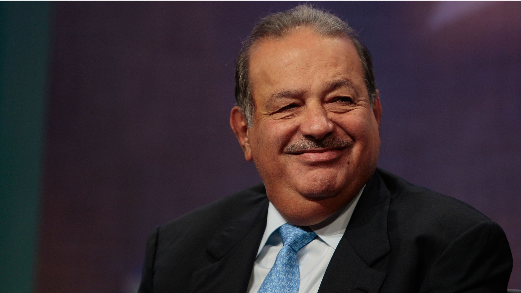 Carlos Slim sở hữu lượng lớn công ty tại Mexico thông qua đế chế khổng lồ Grupo Carso, đồng thời sở hữu cổ phần lớn tại America Movil - nhà mạng di động lớn nhất châu Mỹ La-tinh. Tỷ phú 77 tuổi sở hữu tài sản 63,5 tỷ USD.