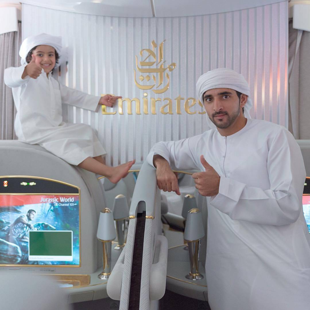 3. Hoàng tử Hamdan bin Mohammed bin Rashid Al Maktoum (UAE): Vị hoàng tử này có tên thường gọi là Fazza, 35 tuổi. Vào năm 2008, nhà vua đã bổ nhiệm Fazza là Thái tử của Dubai (UAE). Fazza hiện đang là Chủ tịch Hội đồng lãnh đạo Dubai, Giám đốc hội đồng thể thao Dubai và trung tâm tự kỷ Dubai.