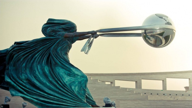 The Force of Nature ở TP Doha (Qatar) còn gọi là "Sức mạnh của thiên nhiên", là một tác phẩm điêu khắc của nghệ sĩ người Ý Lorenzo Quinn, có ý nghĩa ca ngợi công lao và sức mạnh của mẹ thiên nhiên trong công cuộc lập nên vũ trụ.