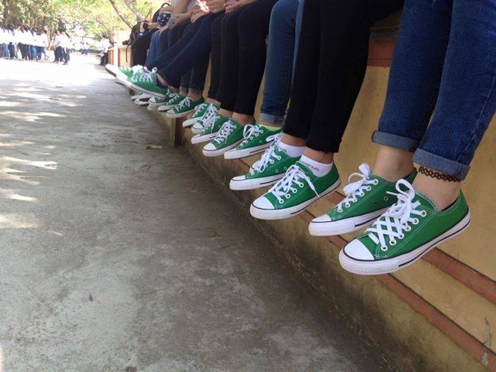 Mới đây, một lớp 12 ở Tiên Lãng (Hải Phòng) nổi bật với 38 đôi giày vans. Nhưng kiểu đồng phục giày xanh lá trong hình đã xuất hiện trong "hội bạn thân" THPT Hùng Vương (Phú Thọ) cách đây cả năm rồi nhé!