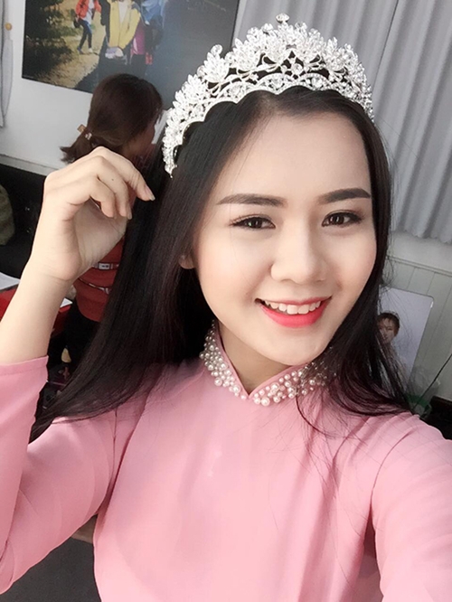 Bạn gái của trung vệ CLB SLNA là Dương Thị Thùy Phương, vừa tốt nghiệp Đại học Vinh (Nghệ An). Nhan sắc xinh đẹp của cô nàng khiến nhiều người phải ghen tị với Quế Ngọc Hải.