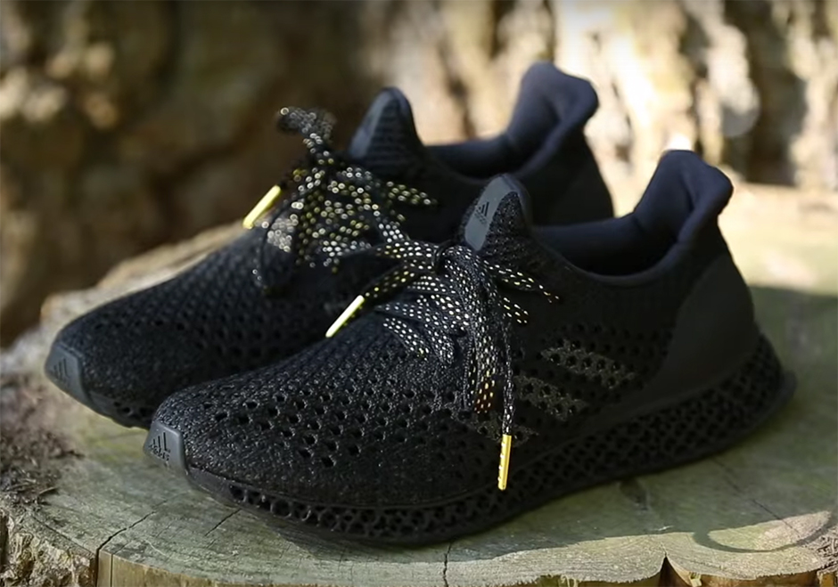 Triple Black 3D Runner Ultra Boost (12/2016): Khi công nghệ 3D được tạo ra thì Adidas đã nhanh chóng "nhảy" vào cuộc và tạo ra hiệu ứng tương tự cho đôi giày của mình. Không thể phủ nhận đây là một sản phẩm "hot", cho đến thời điểm hiện tại, nó vẫn là phiên bản đắt đỏ nhất trên thị trường secondhand