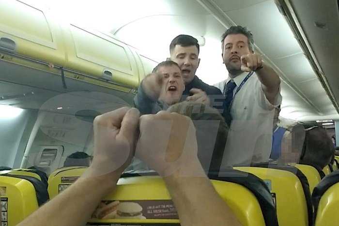 Ẩu đả trên chuyến bay của hãng Delta Airlines: Tiếp viên đập chai rượu vào đầu hành khách "hổ báo"