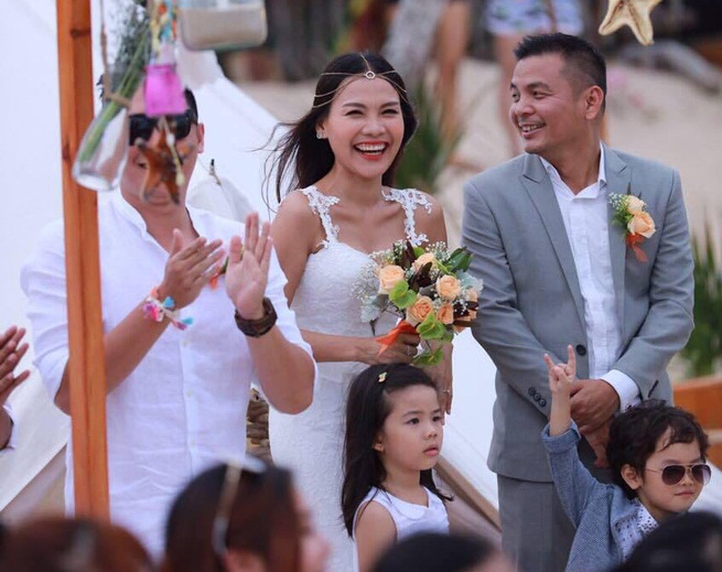 Ảnh cưới lãng mạn của nữ MC tuyển chồng trên Facebook, tìm được "Mr. Hoàn Hảo" sau 2 tháng