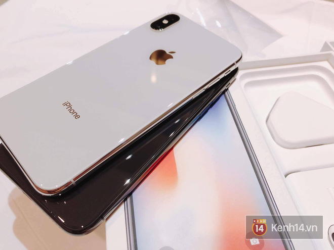 iPhone X đầu tiên "chạm đất" Việt Nam, giá vẫn "trên trời" 68 triệu đồng
