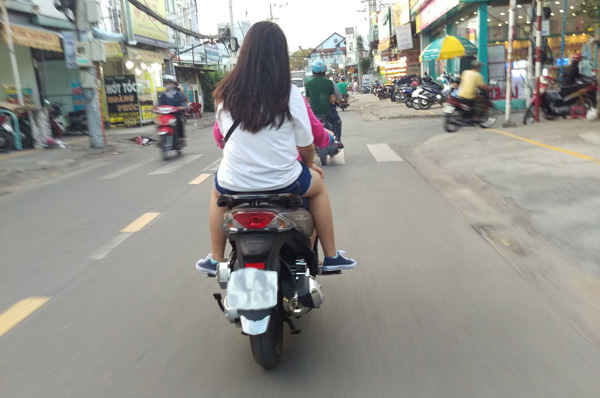 Người dân Sài Gòn vi phạm luật giao thông nhan nhản trên phố