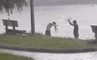 Sự thật clip cặp đôi tắm tiên ngay giữa hồ gần Học viện Nông Nghiệp Hà Nội, thì ra dân mạng bị "xỏ mũi" 