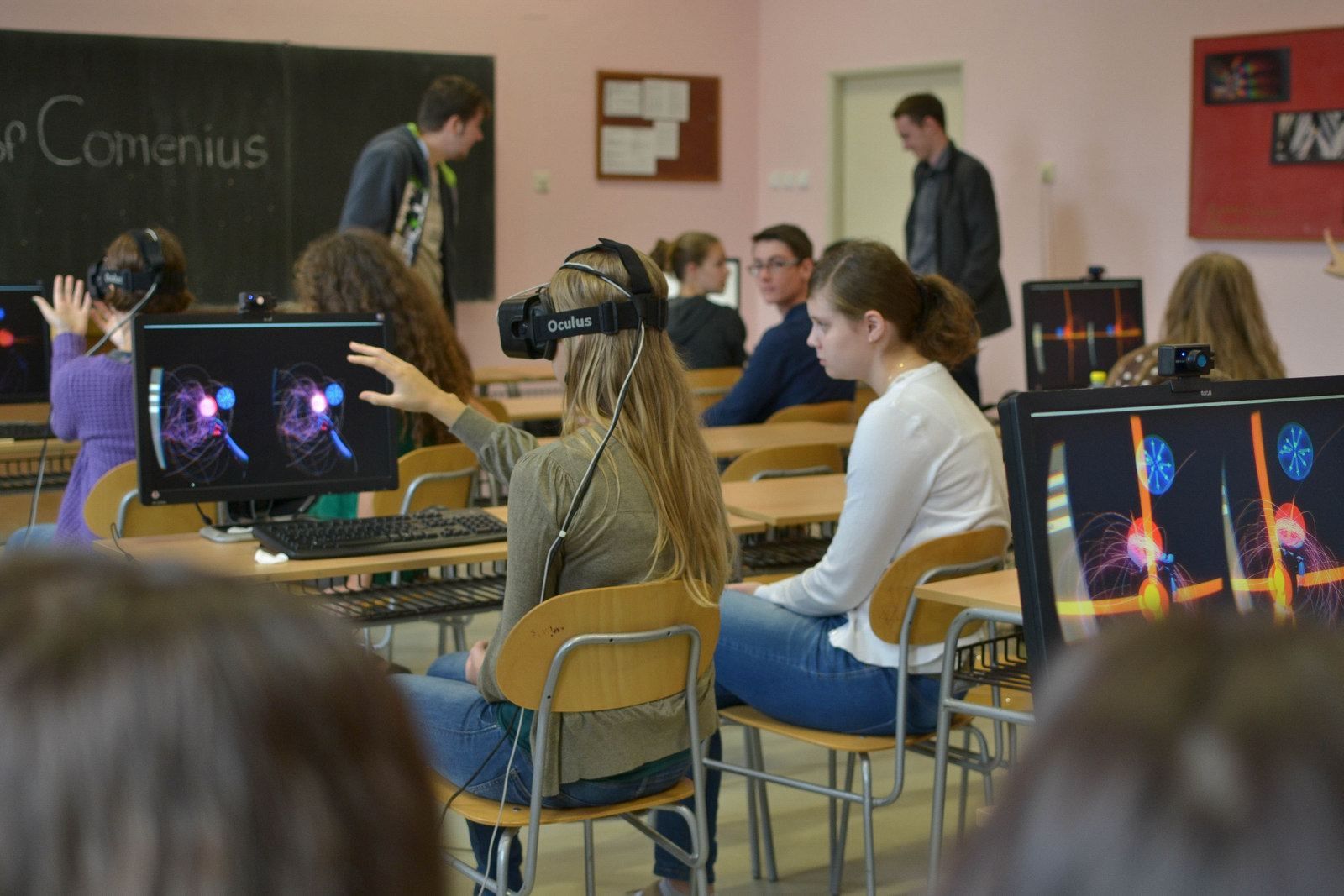 Виртуальная школа класс. Виртуальная реальность в школе. VR В образовании. VR технологии в школе. Виртуальная и дополненная реальность в школе.