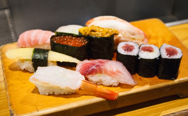 Chỉ với 100.000 đồng, bỏ túi 3 địa chỉ ăn sushi ngon "quên lối về"