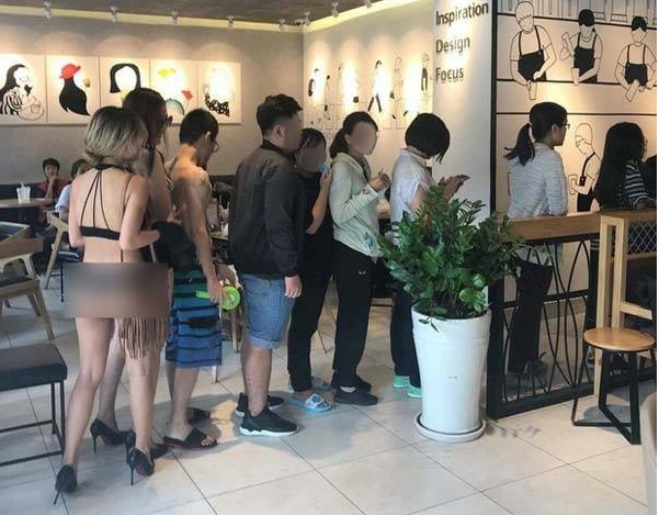 Phản cảm thiếu nữ Sài thành mặc bikini hở hang để được mua trà sữa miễn phí