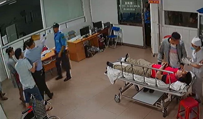 2 bảo vệ mất việc trong vụ giám đốc doanh nghiệp bạt tai nữ bác sĩ ở Nghệ An