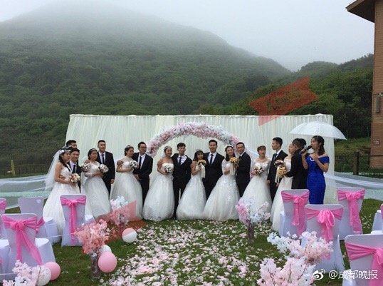Đám cưới tập thể "vi diệu nhất quả đất": Cả lớp cưới nhau