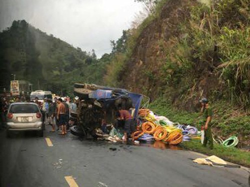 4 người thương vong trong vụ tai nạn giữa 3 ô tô và 1 xe máy tại "điểm nóng" dốc Cun