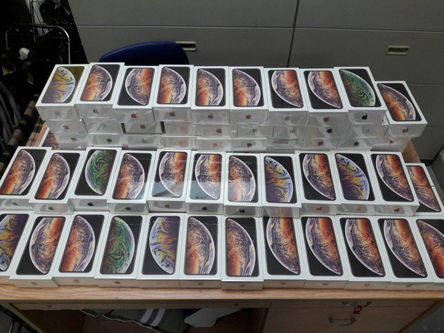 Lô hàng hơn 250 iPhone XS trị giá gần 7 tỷ đồng "xách tay" từ Mỹ về Việt Nam bị hải quan thu giữ