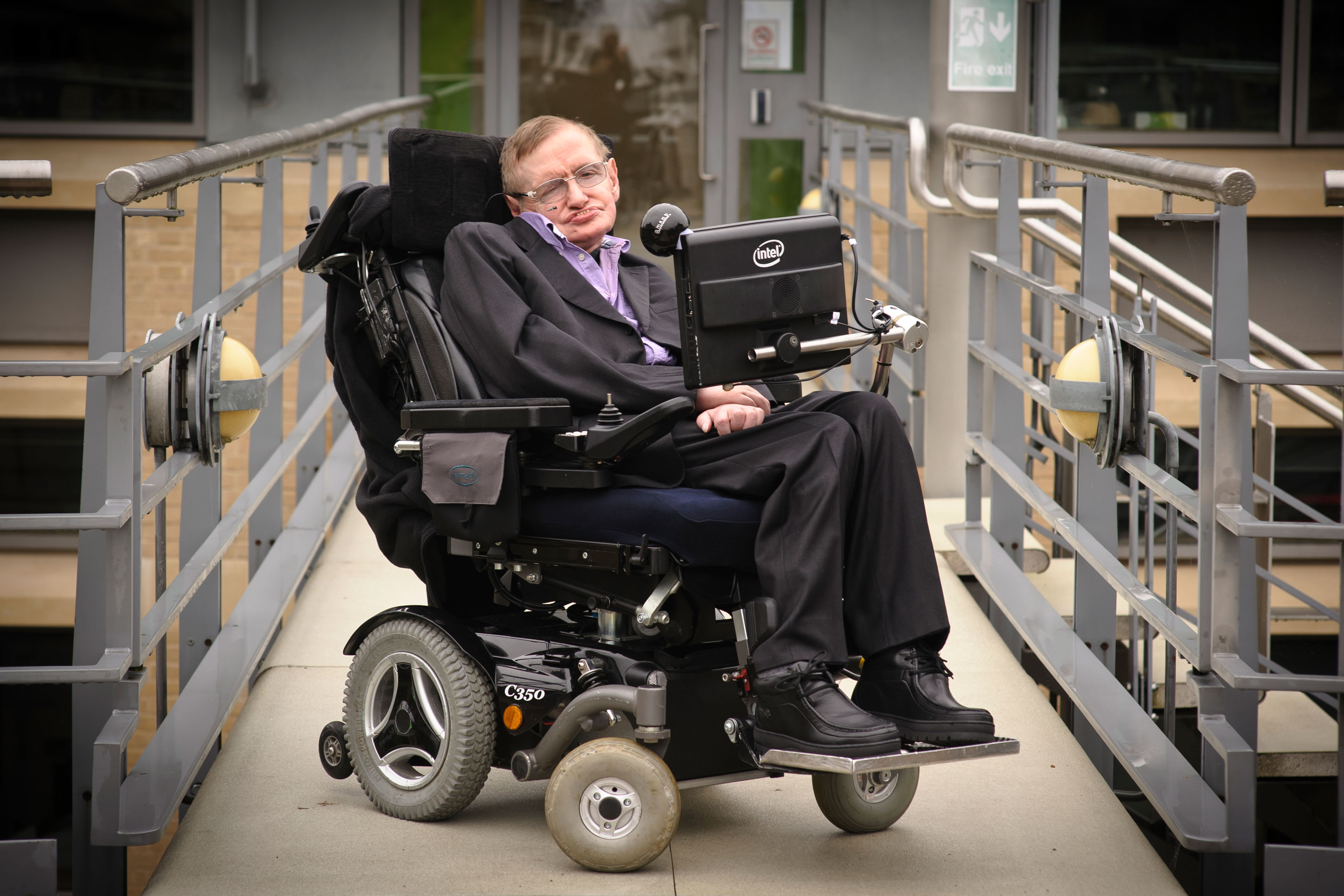 Nhà vật lý học Stephen Hawking cảnh báo sự đe dọa của AI đối với nền văn minh nhân loại
