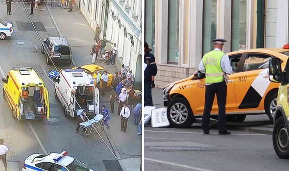 Tông xe vào nhóm cổ động viên World Cup, tài xế taxi bị cả phố đuổi đánh