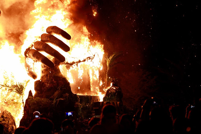 Cháy lớn trong buổi ra mắt bom tấn "Kong: Skull Island": Lỗi tại ai?