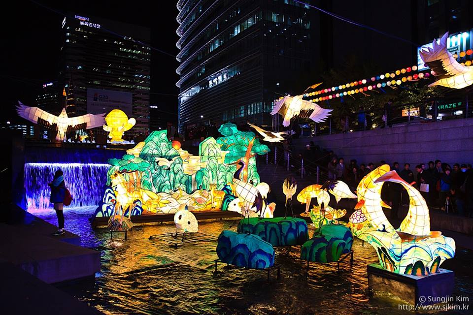 Lễ hội đèn hoa sen tại suối Cheonggye-cheon, quảng trường Gwanghwamun