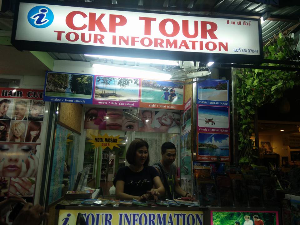 Một đại lý tour ở Phuket.