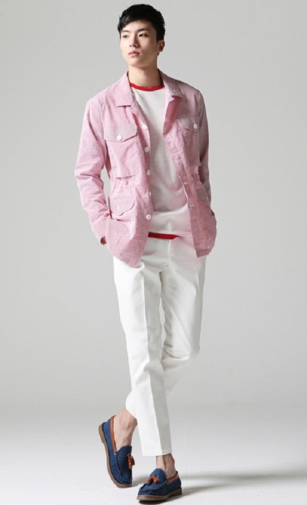  (Hay mix trang phục ton-sour-ton trắng và thêm chiếc áo tone hồng pastel khoách ngoài cũng khiến nam giới mang vẻ ngoài trẻ trung)