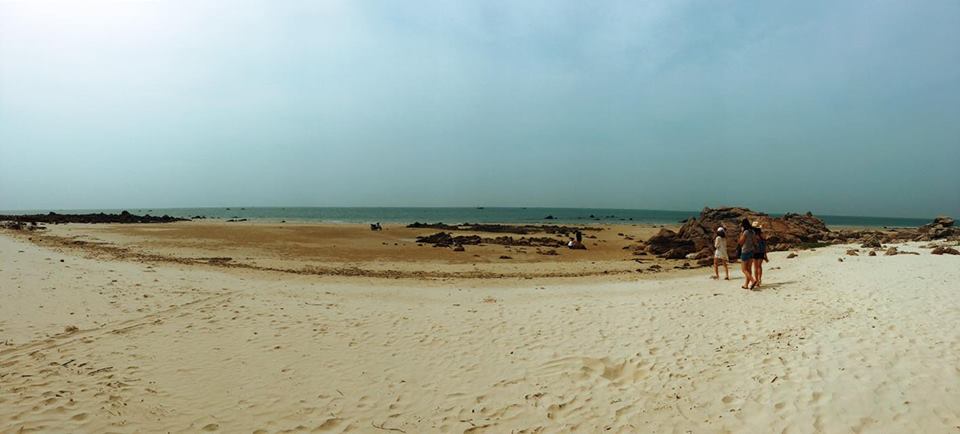 Biển Minh Châu đẹp yên bình với biển xanh, cát trắng