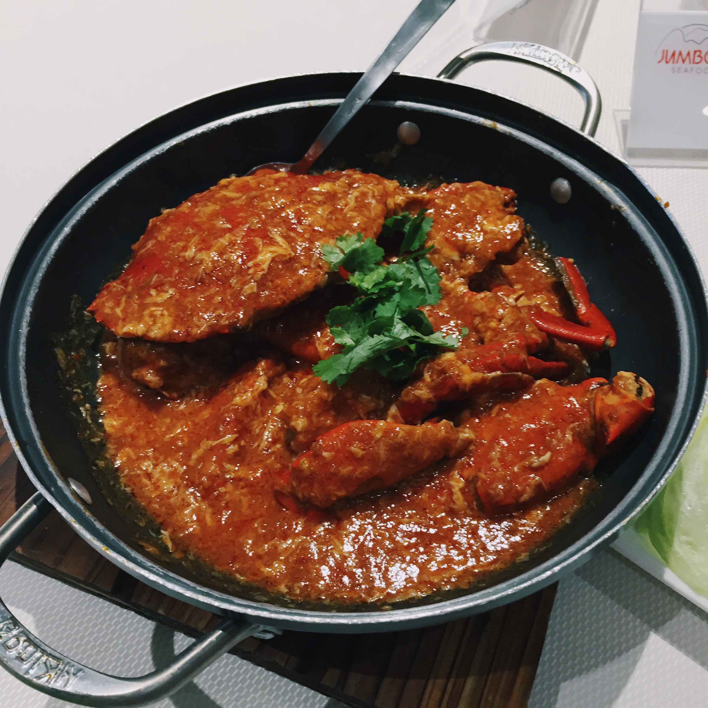 Cua sốt ớt (Chili Crab) cũng là món ăn vô cùng nổi tiếng của Singapore