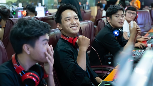 Game thủ Liên Minh Huyền Thoại Việt hào hứng tranh đấu tại "Đại hội toàn cầu Hanwha Life Esports"