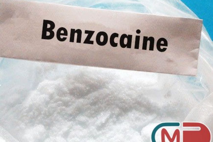 5. Benzocaine - Bạn có thể thoa trực tiếp loại thuốc này lên chiếc răng đau sau khi đã làm vệ sinh răng miệng. Với những trường hợp trẻ nhỏ dưới 2 tuổi, bạn nên tham khảo ý kiến bác sĩ trước khi áp dụng phương pháp này.