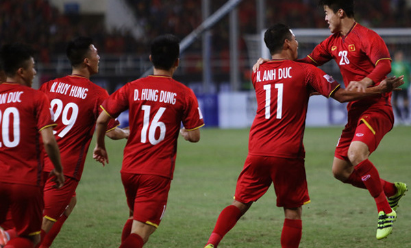 Chung kết AFF Cup 2018 Việt Nam vs Malaysia: Chỉ 5 phút, Anh Đức đã sút tung lưới Malaysia