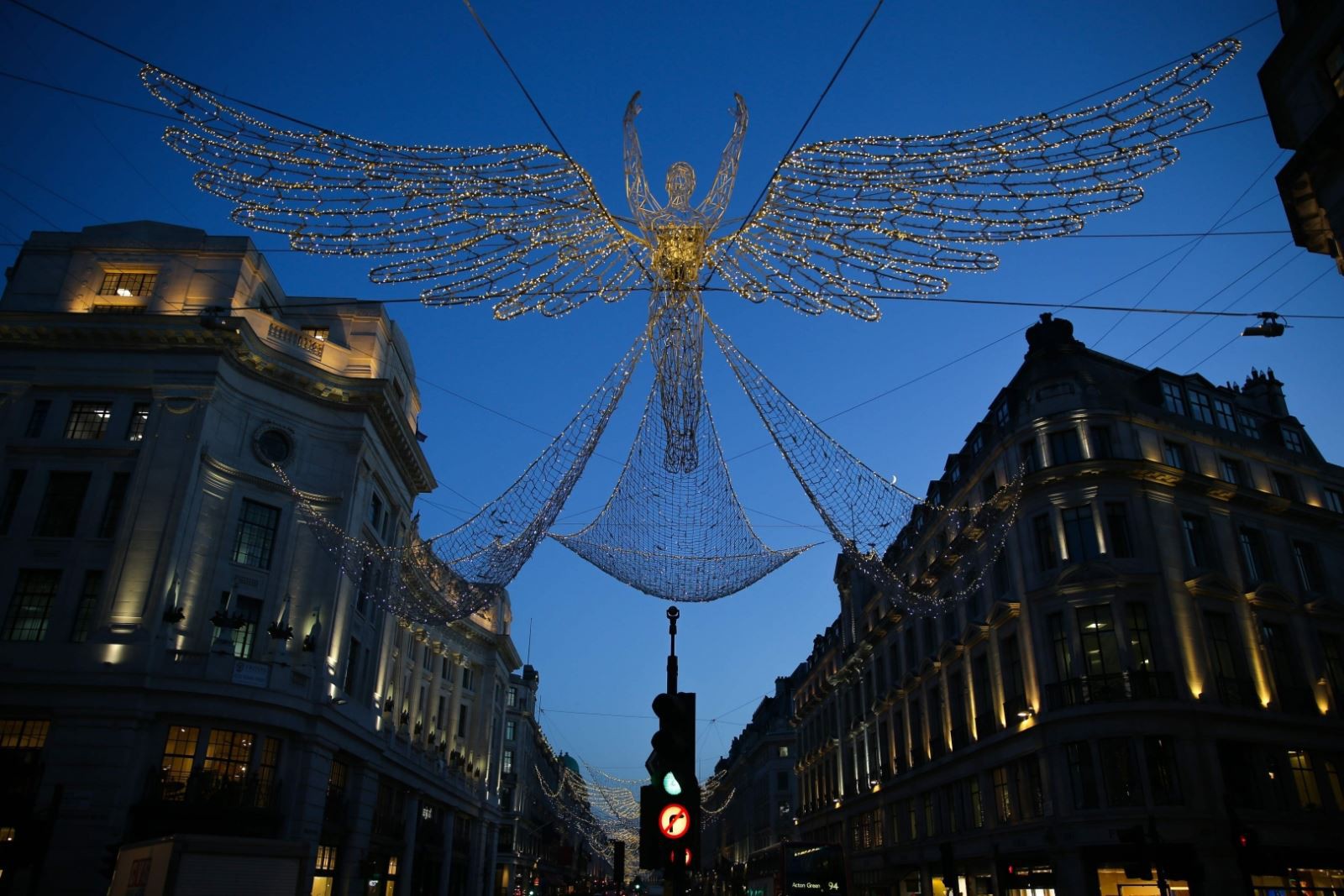 Một góc phố đầy mê hoặc tại thủ đô London, Anh. (Ảnh: AFP)