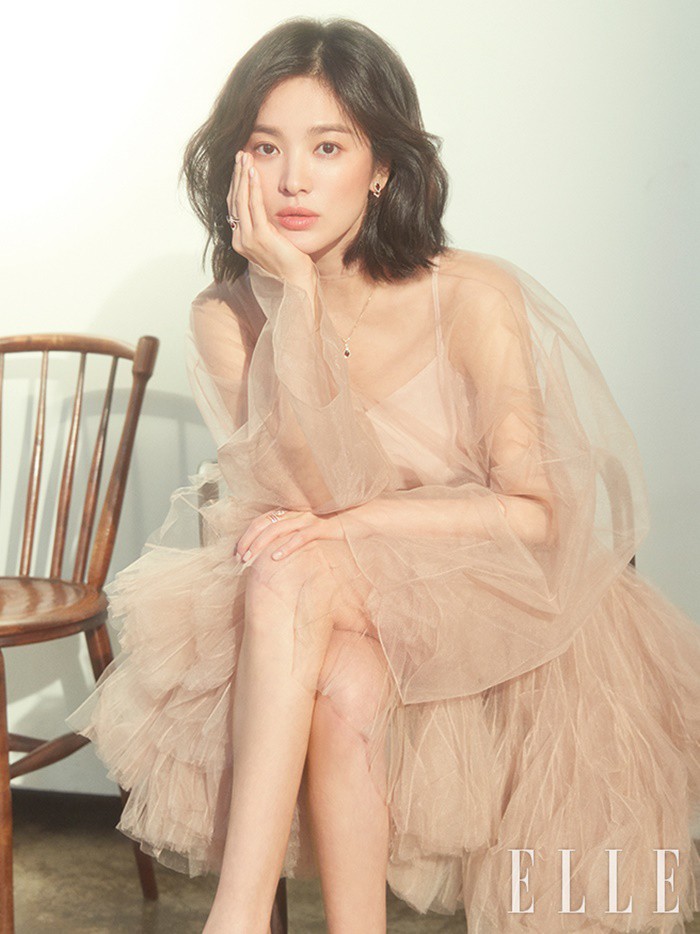 Song Hye Kyo bất ngờ tung bộ ảnh mới khoe nhan sắc đẳng cấp giữa tin đồn trục trặc với chồng trẻ
